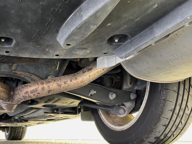 お車を安心してお乗りいただく為には、足回りの定期点検が欠かせません。サービスサポート（有償保証）では無料点検もご提供しており、安心のカーライフをお過ごしいただけるサポート体制が整っています。