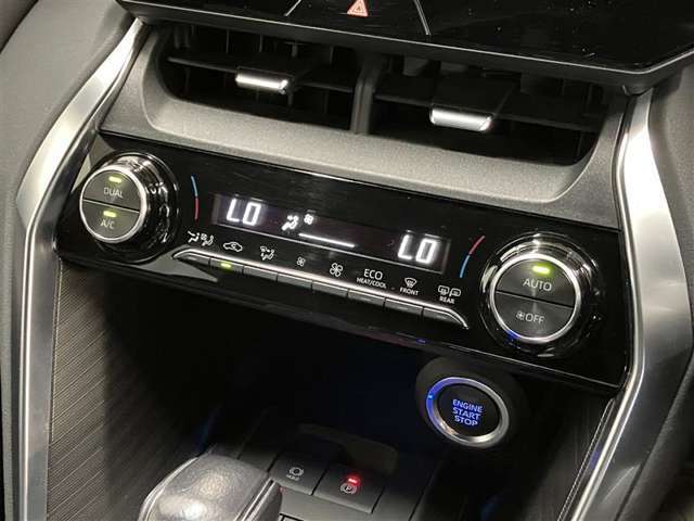 オートエアコンは温度を設定するだけで、自動で風量などを設定してくれます。運転しながら操作も必要ないので、安全性も向上します。