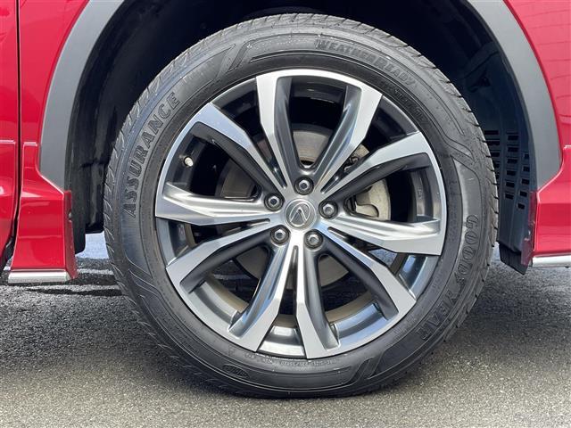 【純正20インチアルミホイール】純正アルミホイールで足回りもかっこよく決まってます♪