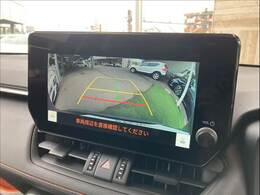 【カラーバックモニター】を装備しております。リアの映像がカラーで映し出されますので日々の駐車も安心安全です。