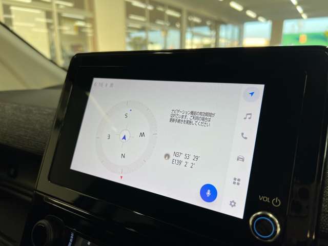 雨が降ってもゆったりと車選びができる屋内展示場完備！じっくりご覧になれます☆