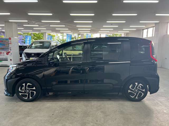 弊社ではインターネットでの遠方販売に自信があります。店頭でのご納車であれば、お車を持ち込まずに名義変更等のお手続きが出来ますので、ご近所の販売会社で購入する場合と変わらぬ諸経費にてご購入可能です♪