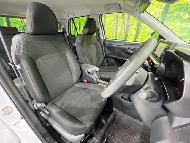 運転席シート廻りは使用感も少なく、良好な状態となっています。丁寧に使われていたことがよくわかりますね。