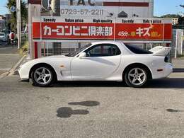 ロータリーE/Gの事ならお任せください。当店基本点検整備に、RX-7専用のチェック項目をプラスして、リフト完備の自社工場にて、整備士がしっかり点検整備後、日本全国どこへでもご納車させて頂きます。