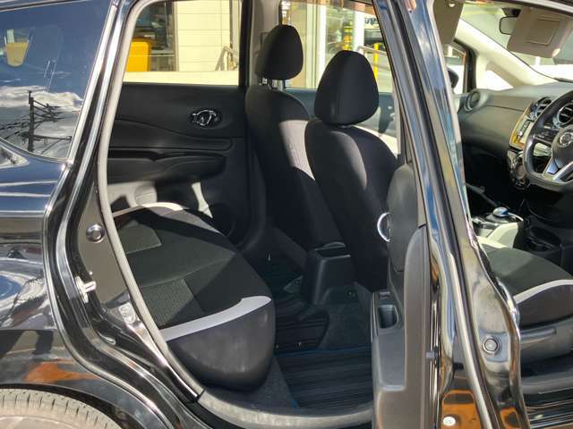 【ディーラーの車は高い？】実はそんなことないんです！ディーラーはオークションなどを使わず、自社で車を仕入れているので安いんです☆さらに諸費用も明確で安いので、総額で比較してみてくださいね♪