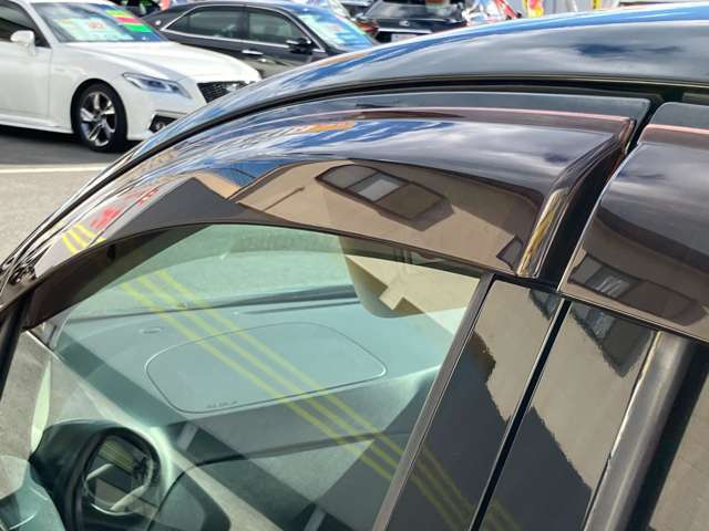 【サイドバイザー付き】雨の日も気にせず換気が可能です☆新車購入時につける方の多いオプションがしっかりついてます☆
