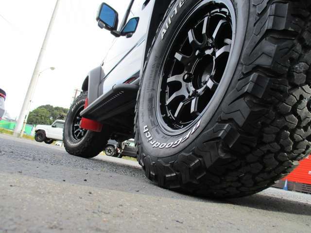 (検対応リフトアップ)(検対応マフラー)社外サイドステップ　マッドガード　ETC　社外7型ワイドナビTV地デジBカメラBluetooth　シートヒーター　純正LEDライト　クルコン　OPフロントグリル　スズキセーフティー