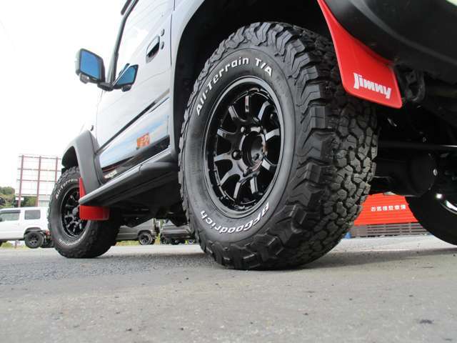 無料保証の他にも走行距離無制限、300項目以上の保証範囲にロードサービスも付帯する365日24時間対応の有償保証も承っております。最長3年まで加入できますので詳しくはスタッフまでお問い合わせください。