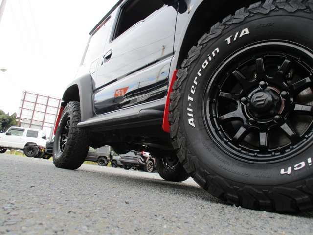 無料保証の他にも走行距離無制限、300項目以上の保証範囲にロードサービスも付帯する365日24時間対応の有償保証も承っております。最長3年まで加入できますので詳しくはスタッフまでお問い合わせください。