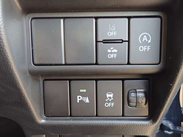 運転席回りのスイッチで安全装備のON/OFFも簡単に！