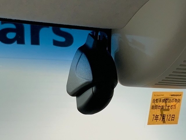 万が一の事故のときもドライブレコーダーがあると安心です。ご利用になる場合は個人情報保護の観点より新品の対応SDカードをお求め下さい。