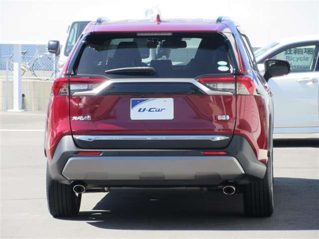 ハイブリットカーは特に運転方法によって燃費が良くなる事をご存知ですか？是非この車で試して下さい。