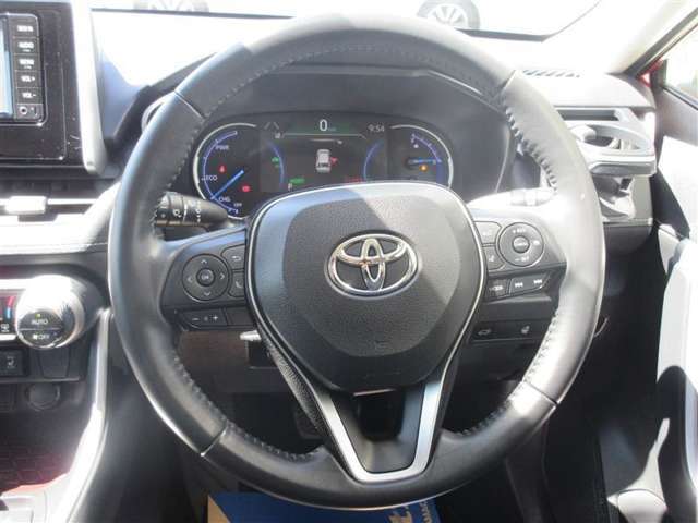 クルーズコントロール付きアクセルペダルを踏み続けることなくセットした一定速度を維持します。高速道路　走行時に便利です。