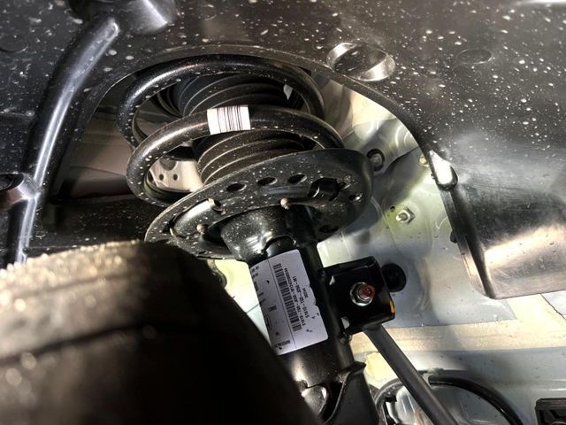 お車を安心してお乗りいただく為には、足回りの定期点検が欠かせません。サービスサポート（有償保証）では無料点検もご提供しており、安心のカーライフをお過ごしいただけるサポート体制が整っています。【9インチ