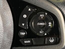 【アダプティブクルーズコントロール】高速道路での長距離走行が楽に！！自動で速度を保つクルーズコントロールが、衝突軽減システムと連携し、前方の車両を感知して車間を保つように速度調節してくれます！！