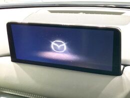 【メーカー純正ナビ】インテリアに溶け込むスタイリッシュな「専用設計」メーカーナビを装備♪視認性や操作性など基本性能にも優れ、より上質なカーライフをお楽しみいただけます。