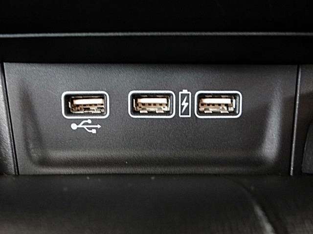 充電用USBジャック（急速充電対応タイプ2個付）