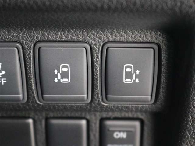 運転席からも操作ができる電動スライドドアです！乗り降り便利なうれしい装備です。