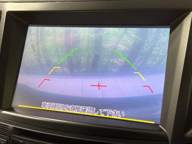 【バックカメラ】駐車時に後方がリアルタイム映像で確認できます。大型商業施設や立体駐車場での駐車時や、夜間のバック時に大活躍！運転スキルに関わらず、今や必須となった装備のひとつです！