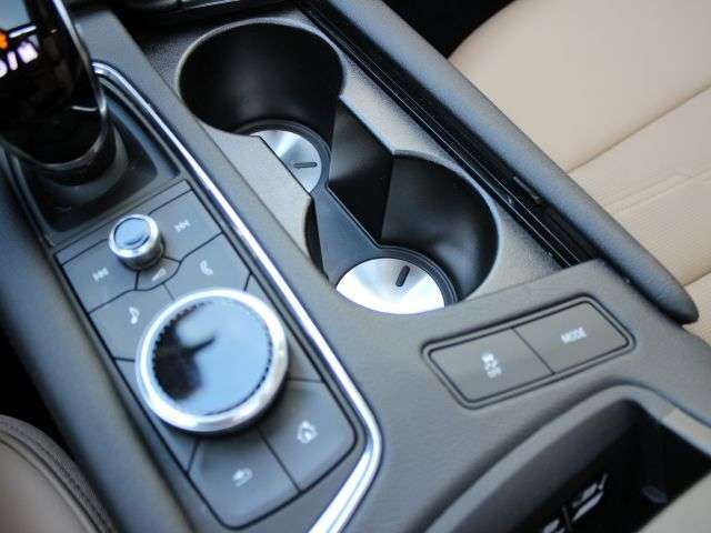 キャデラック葛西/シボレー葛西では、新車を除く全ての商品に、車内への抗菌施工を実施しております。