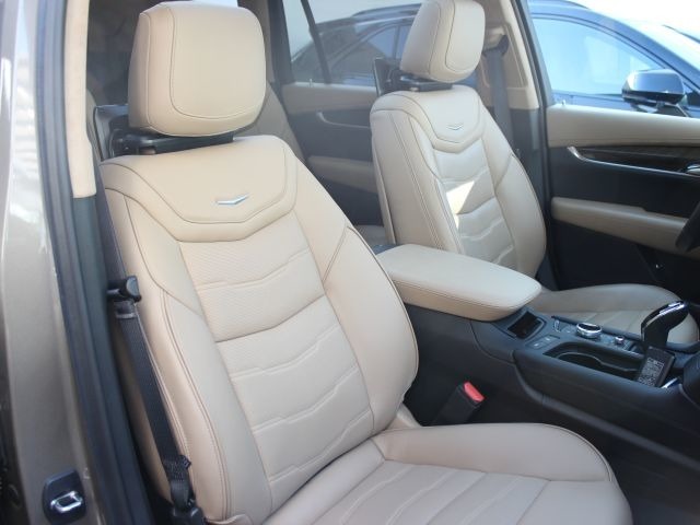 販売後のアフターフォローをさせていただくサービスセンターを併設しており、納車前の整備や法定点検、その他カスタムなど、幅広いブランドに対応をさせて頂きます。