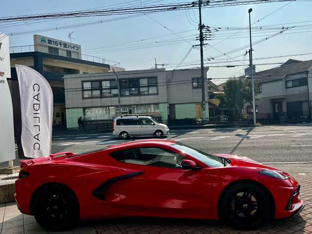 中古車だけではなく、新車も多岐にわたり、正規輸入車販売を行っております。全国選りすぐりの仕入ネットワークの中からあなたにピッタリのお車を探します