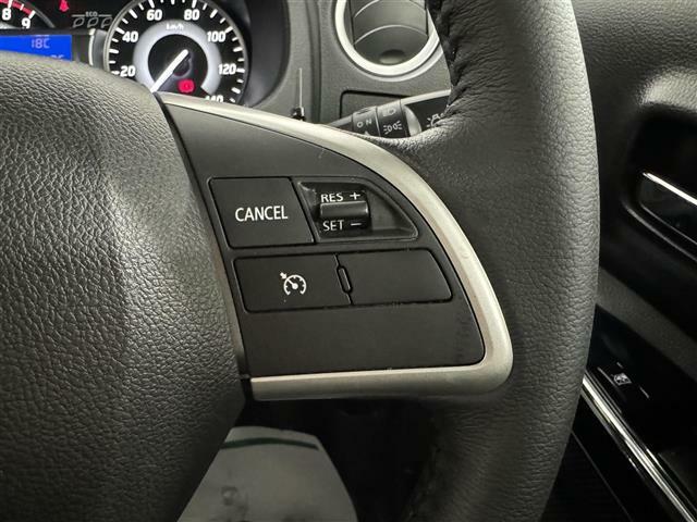 【クルーズコントロール】 アクセル開閉の手間が省ける高速道路などで便利な自動で速度を保ってくれるクルーズコントロールです。