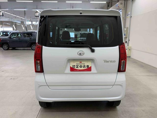 ショールームから駐車場にかけて屋根がついておりますので