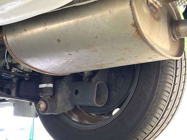 お車を安心してお乗りいただく為には、足回りの定期点検が欠かせません。サービスサポート（有償保証）では無料点検もご提供しており、安心のカーライフをお過ごしいただけるサポート体制が整っています。