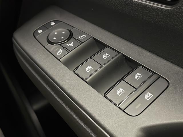 気になる車はお電話やメールで当店にお問い合わせください。なお、お電話での在庫の取り置きはできません。ご来場の際は、商談が重なる事が増えていますので事前に在庫有無をご確認くださいませ。