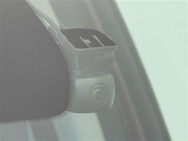 【ドライブレコーダー】映像・音声などの運転中の記録を残します。事故などを起こした起こされた時の証拠になりえますので、もしも時でも安心ですね。