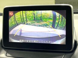 【バックカメラ】駐車時に後方がリアルタイム映像で確認できます。大型商業施設や立体駐車場での駐車時や、夜間のバック時に大活躍！運転スキルに関わらず、今や必須となった装備のひとつです！