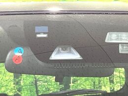 【スマートブレーキサポート】走行中に前方の車両等を認識し、衝突しそうな時は警報とブレーキで衝突回避と被害軽減をアシスト。より安全にドライブをお楽しみいただけます。