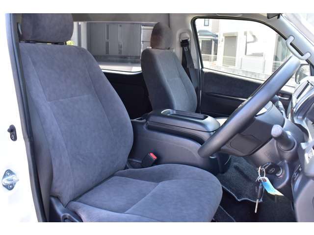 ■運転席シート■シミ等なく綺麗ですよ■