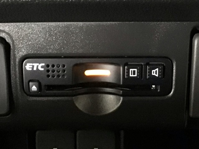 【ETC車載器】もはや必須アイテムのETCを搭載！高速道路のご利用時にとても便利！わずらわしい料金所での現金支払いが不要となりスムーズに通過できます♪