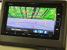 【バックカメラ】駐車時に後方がリアルタイム映像で確認できます。大型商業施設や立体駐車場での駐車時や、夜間のバック時に大活躍！運転スキルに関わらず、今や必須となった装備のひとつです！