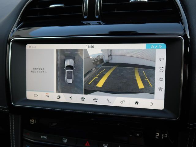 【全周囲カメラとセンサー】は狭い場所でも安心して駐車できるようにサポート。タッチスクリーンの表示と音で障害物との距離を確認できます。車幅感覚に慣れていない方や駐車の苦手な方には必見の装備といえます♪