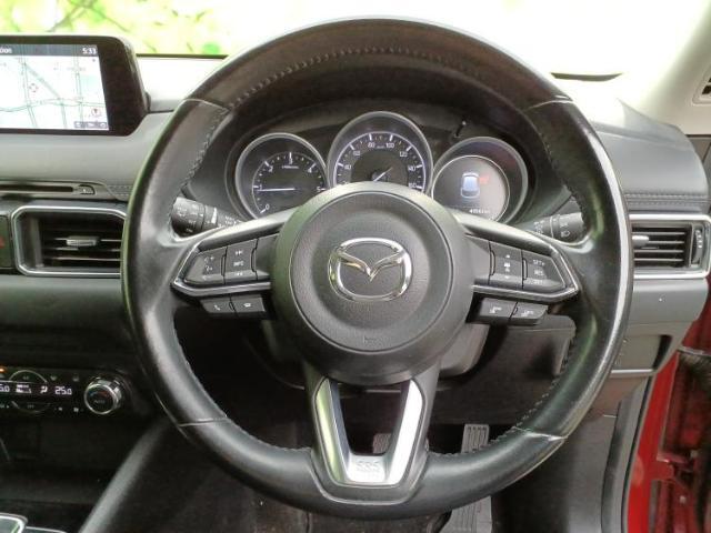 WECARSの展示場では実際に見て、触ってお車をお選びいただけます！知識の豊富な営業スタッフが様々なカーライフをご提案いたします！