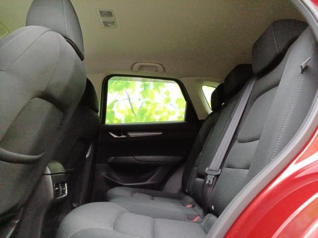 WECARSでは各商談席に大型モニターをご用意しております！見やすい大画面でゆったりと全国の在庫をご覧いただけます！是非ご来店お待ちしております！