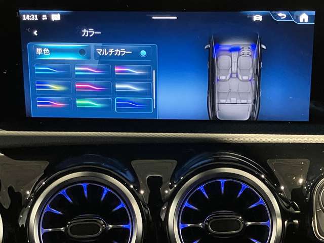 車内を彩るアンビエントライト。いつでもお好みの室内空間を演出してください。