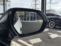 【ブラインドスポットモニター】サイドミラーに映らない死角に車両がいる場合、サイドミラーに設置されたマーカーが光って危険をお知らせします！安全装置も多数装備されておりますので、ご安心してお乗り下さい。