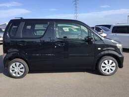 指定工場は別名民間車検場と呼ばれ、陸運支局に代わって車検（検査）を行うことができる工場です。そのため陸運局と同じ検査ラインを自社の工場に持っています。実際の車検の検査を自社で行うことができます。