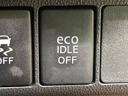 【アイドリングストップ】赤信号や渋滞で停車した際にエンジンを停止し、無駄な燃料の消費を抑えます。燃費向上や環境保護につなげる機能♪エンジンはブレーキを離せば再始動します。