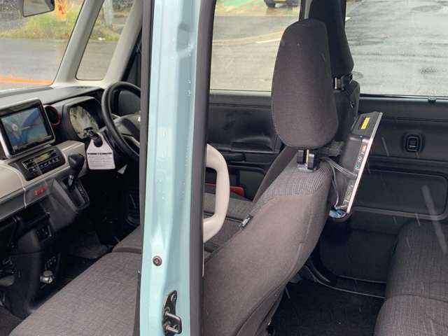 両側パワースライドドアです。