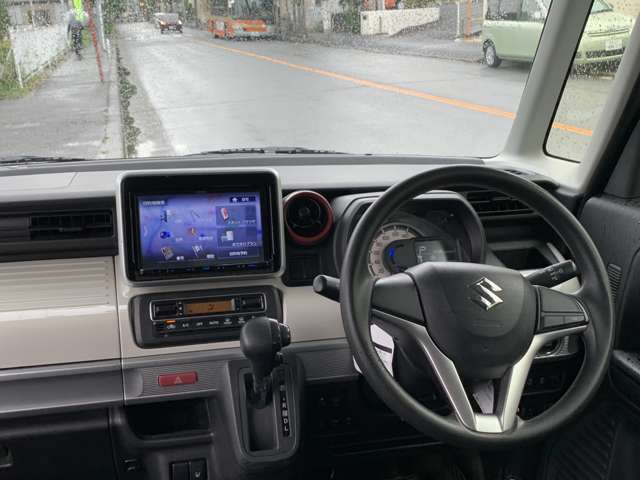 ナビ・フルセグTV・バックモニター付き。