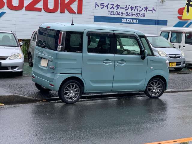 左右両側パワースライドドアです。