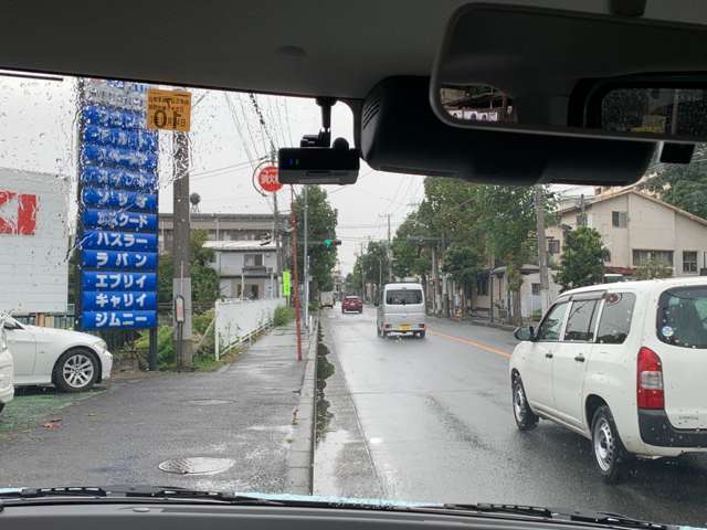 左上にドラレコ付きです。