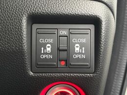 【両側パワースライドドア】スマートキーや運転席のスイッチで後席両側スライドドアの開閉が可能♪電動だから力を入れてドアを開ける必要が無く、小さなお子様でも簡単に開け閉めでき快適です♪