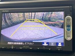 【バックカメラ】駐車時に後方がリアルタイム映像で確認できます。大型商業施設や立体駐車場での駐車時や、夜間のバック時に大活躍！運転スキルに関わらず、今や必須となった装備のひとつです！