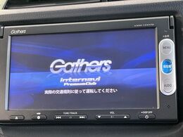 【純正ナビ】人気の純正ナビを装備しております。ナビの使いやすさはもちろん、オーディオ機能も充実！キャンプや旅行はもちろん、通勤や買い物など普段のドライブも楽しくなるはず♪